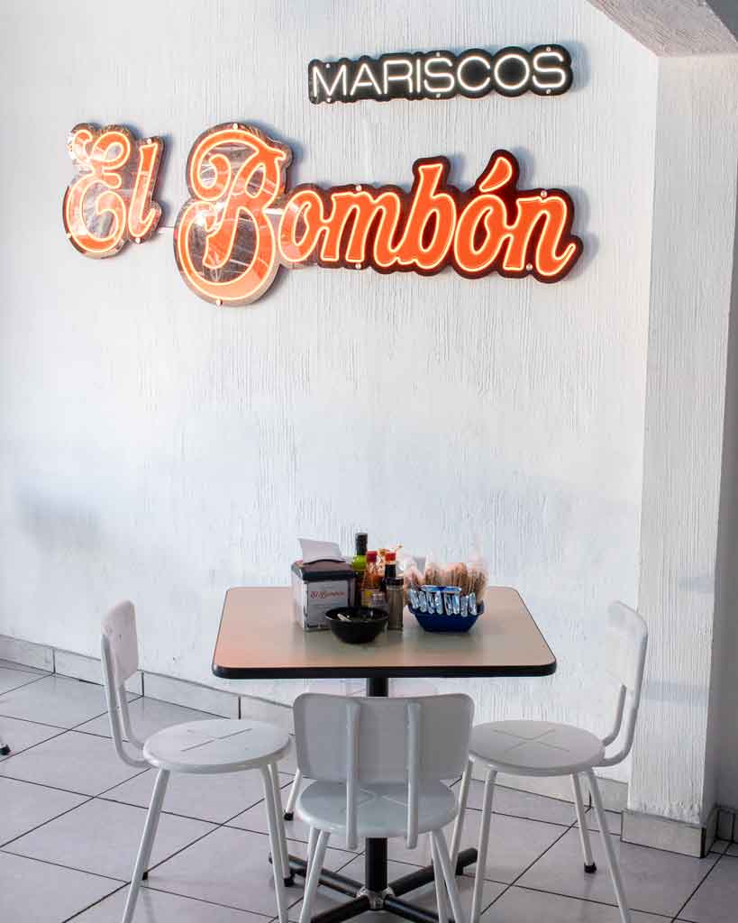 Local Mariscos El Bombón